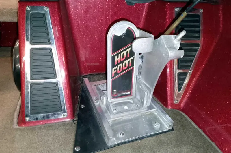 Slide: The Image of 2008 Ranger Z520 Comanche boat foot throttle, labeled "Hot Foot," on red interior. - 36