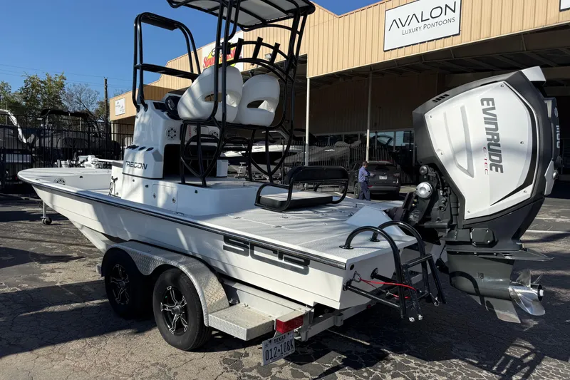 Slide: The Image of 2018 SCB Recon boat with Evinrude engine at Avalon Luxury Pontoons dealership. - 4