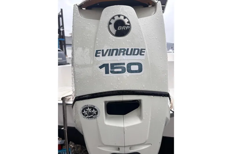 Slide: The Image of Evinrude 150 outboard motor on 2006 Sea Hunt Triton 207 boat, wet with water droplets. - 29