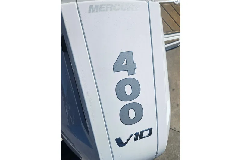 Slide: The Image of Mercury 400 V10 engine on 2026 Monterey Elite 27 OB boat. - 9