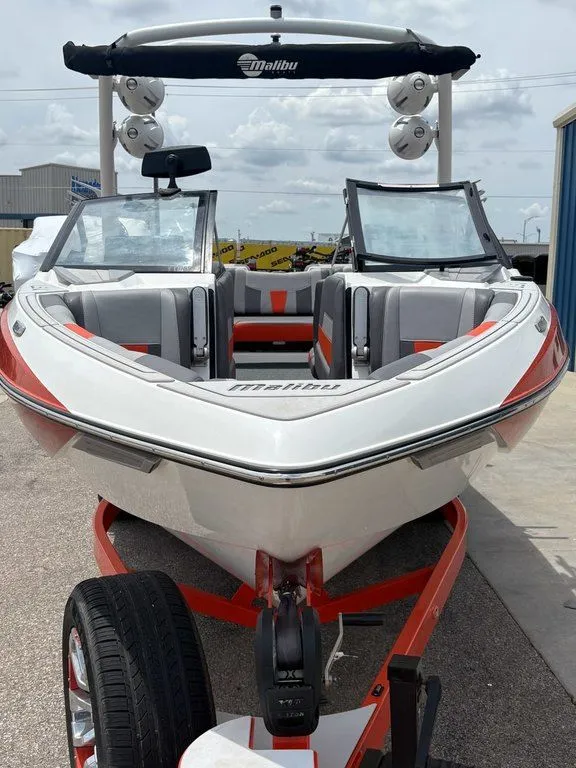 Slide: The Image of Malibu 23 LSV 2022 - 3
