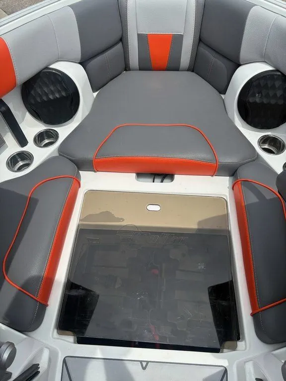 Slide: The Image of Malibu 23 LSV 2022 - 19