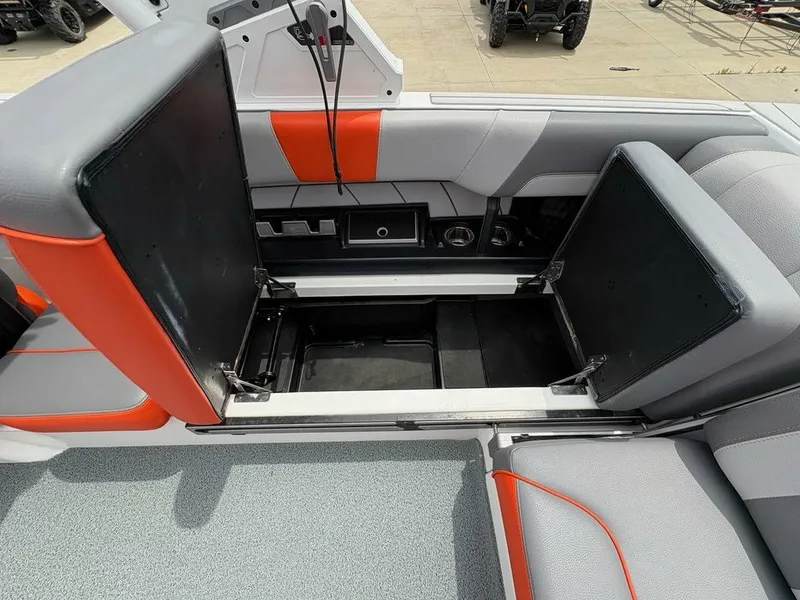 Slide: The Image of Malibu 23 LSV 2022 - 28