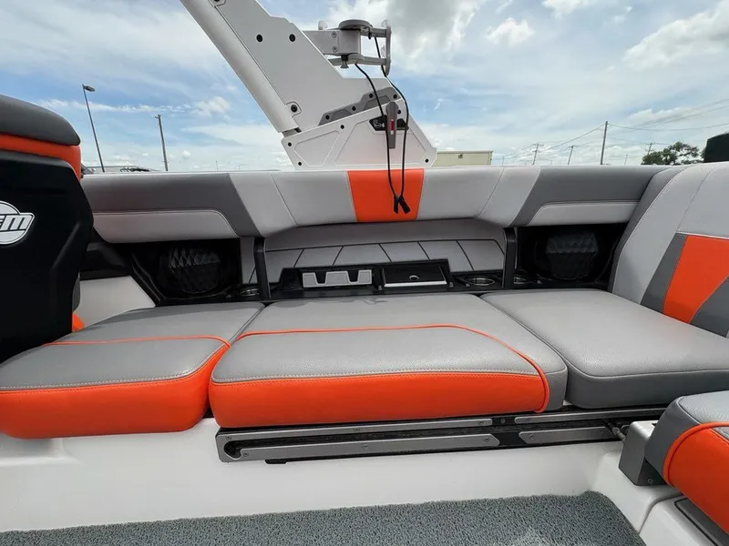 Slide: The Image of Malibu 23 LSV 2022 - 29