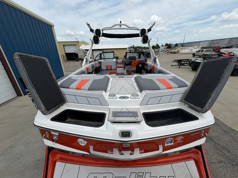 Slide: The Image of Malibu 23 LSV 2022 - 7
