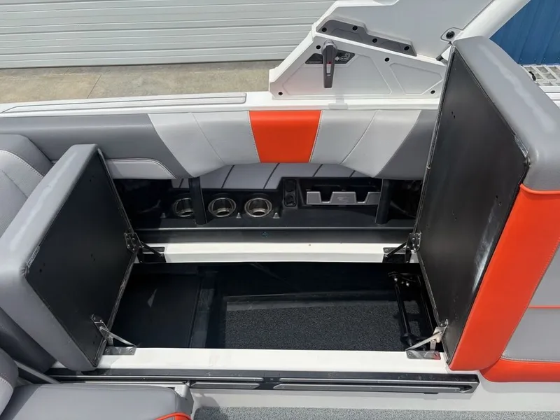Slide: The Image of Malibu 23 LSV 2022 - 25