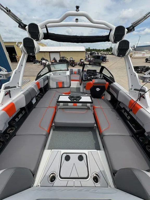 Slide: The Image of Malibu 23 LSV 2022 - 27