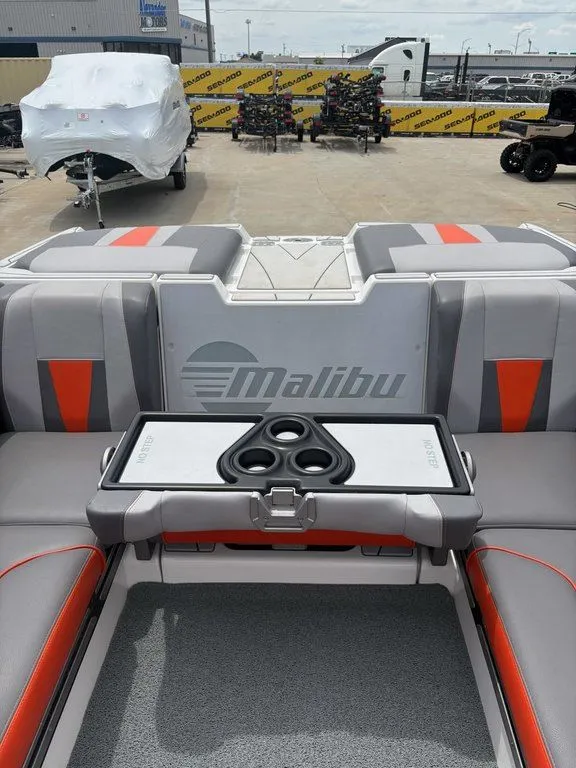 Slide: The Image of Malibu 23 LSV 2022 - 23