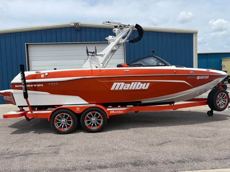 Slide: The Image of Malibu 23 LSV 2022 - 1