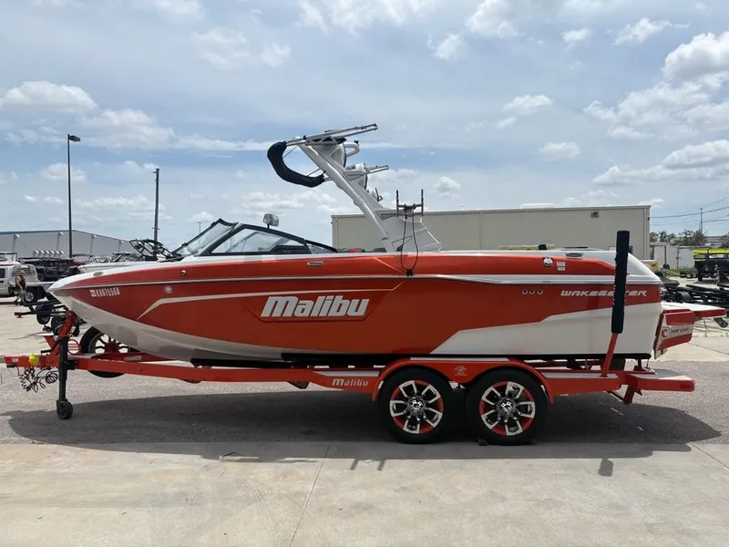 Slide: The Image of Malibu 23 LSV 2022 - 4