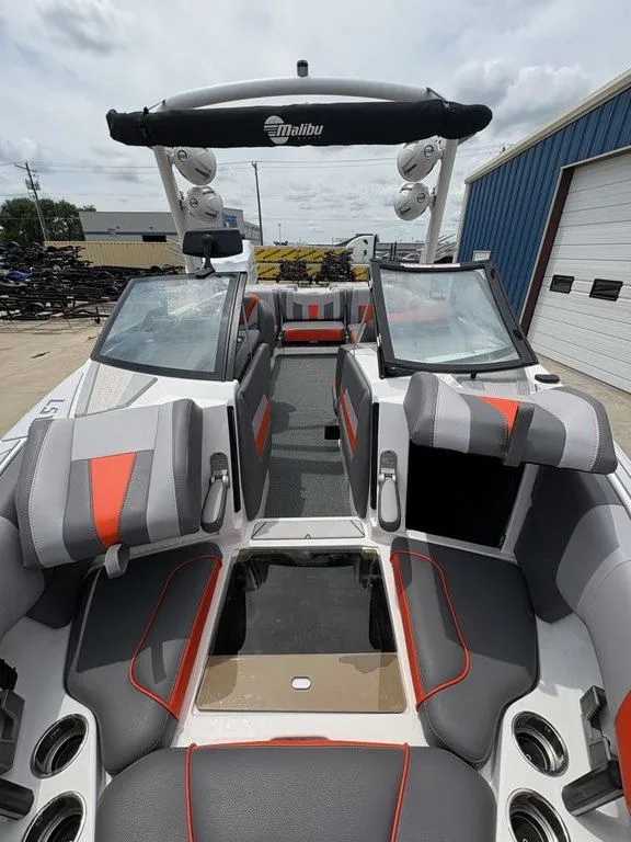 Slide: The Image of Malibu 23 LSV 2022 - 20