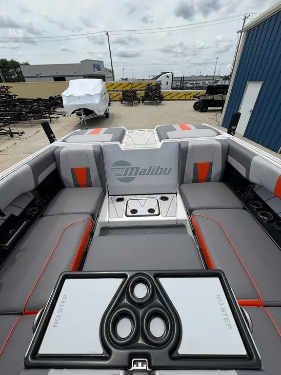 Slide: The Image of Malibu 23 LSV 2022 - 26
