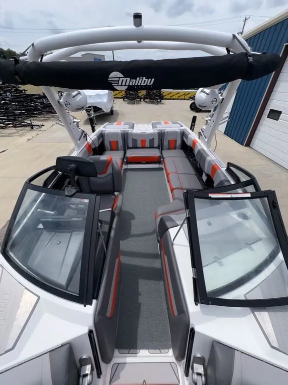 Slide: The Image of Malibu 23 LSV 2022 - 21