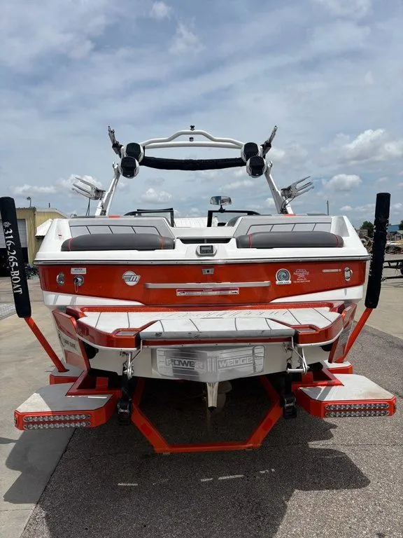 Slide: The Image of Malibu 23 LSV 2022 - 5