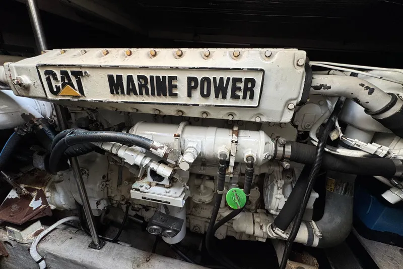Slide: The Image of CAT Marine Power engine in a 2001 Sea Ray 510 Sundancer yacht. - 31