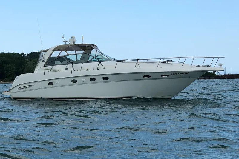 Slide: The Image of 2000 Sea Ray 460 Sundancer yacht on open water, side view. - 6