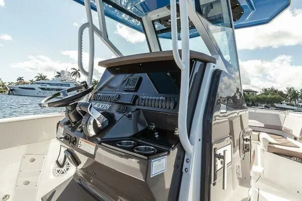 Slide: The Image of Blackfin 272 CC 2018 - 11