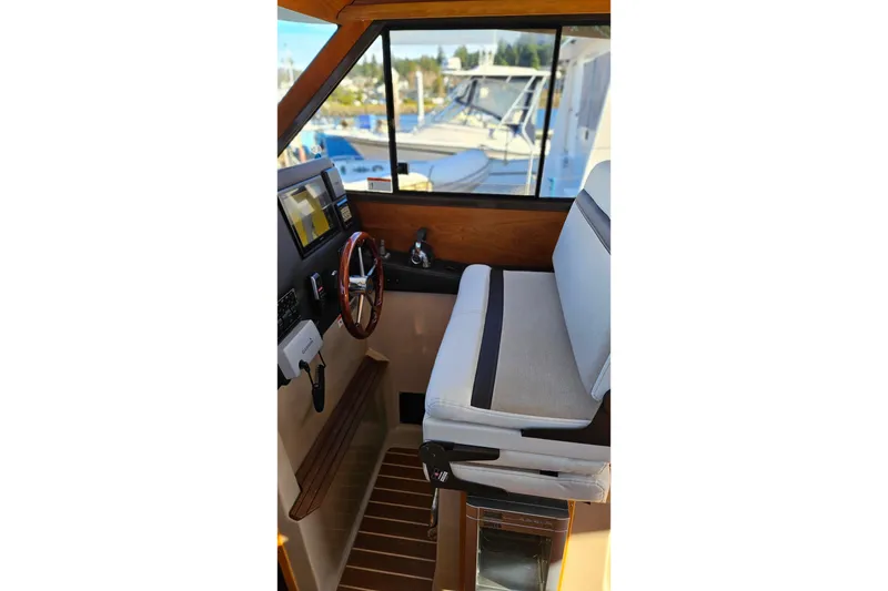 Slide: The Image of 2016 Cutwater C-28 LE boat interior with steering wheel and navigation controls. - 19
