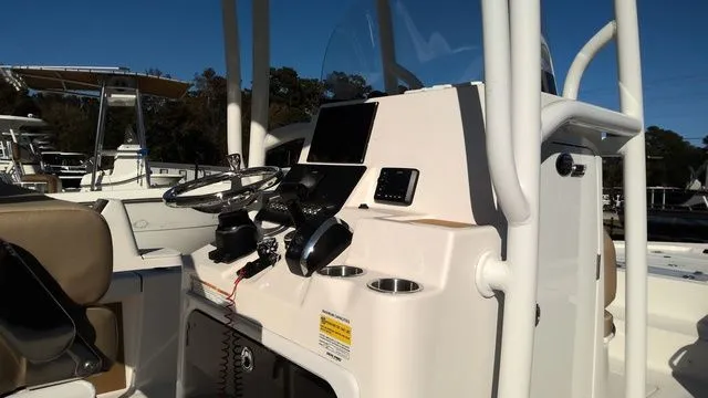 Slide: The Image of Sea Pro 250 Bay 2025 - 3