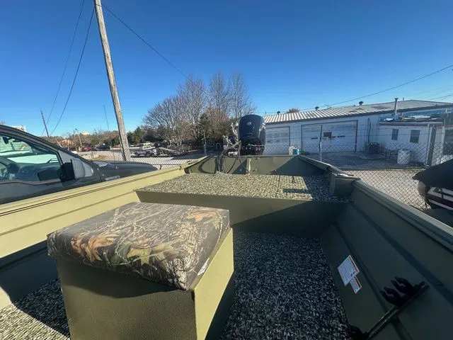 Slide: The Image of Lowe Roughneck RX1870 Pathfinder 2024 - 3