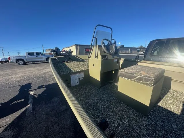 Slide: The Image of Lowe Roughneck RX1870 Pathfinder 2024 - 4