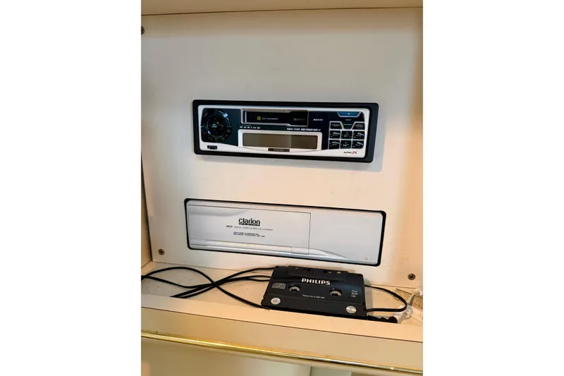 Slide: The Image of 1999 Sea Ray 400 Sundancer audio system with Clarion and Philips components. - 31