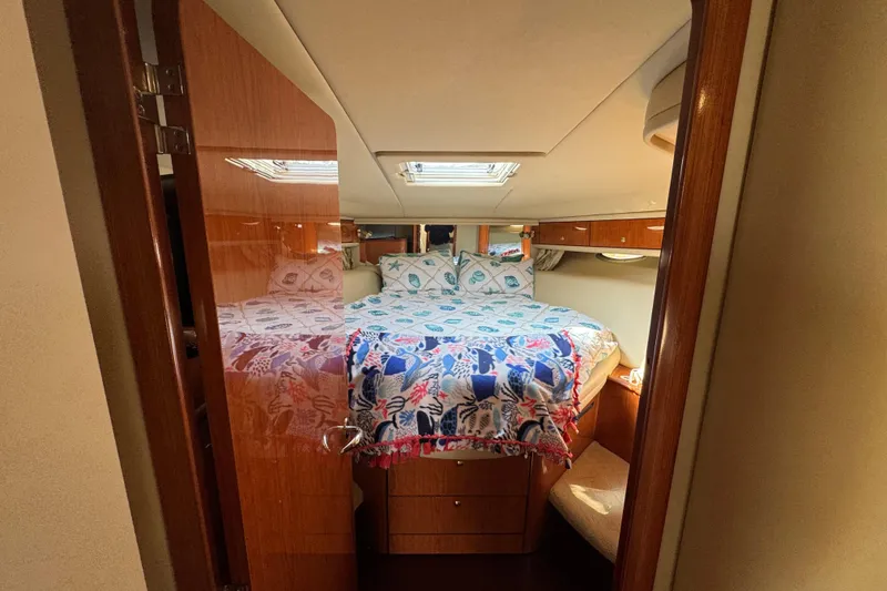 Slide: The Image of Interior cabin of 2001 Sea Ray 540 Sundancer with cozy bed and wooden furnishings. - 29