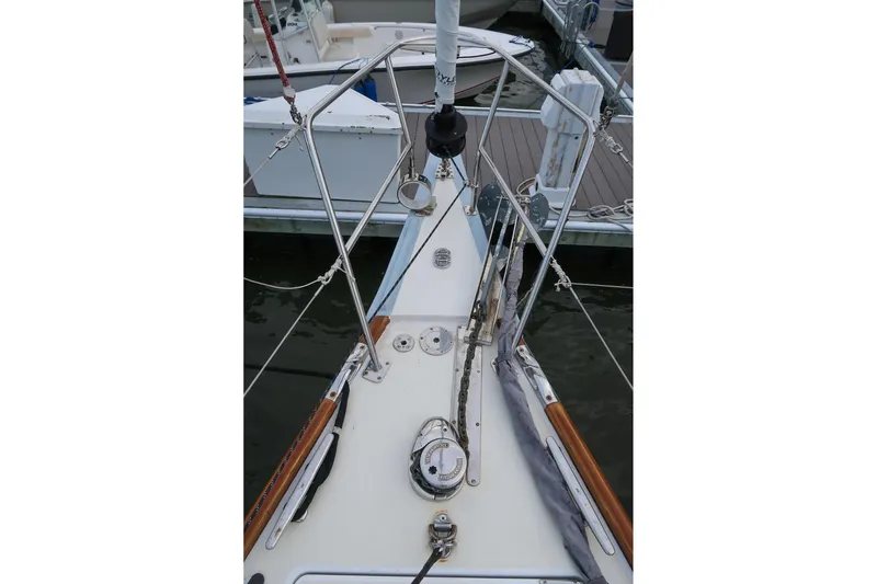 Slide: The Image of Bow view of 2007 Morris Ocean Series 45 sailboat docked at marina. - 20