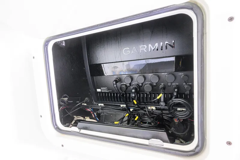 Slide: The Image of Yellowfin 42 Offshore 2021 - 52