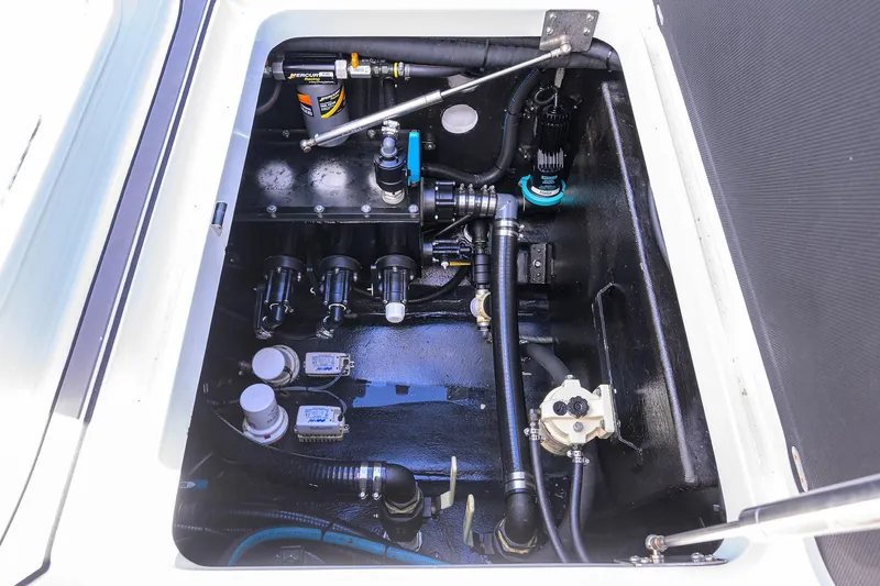 Slide: The Image of Yellowfin 42 Offshore 2021 - 53