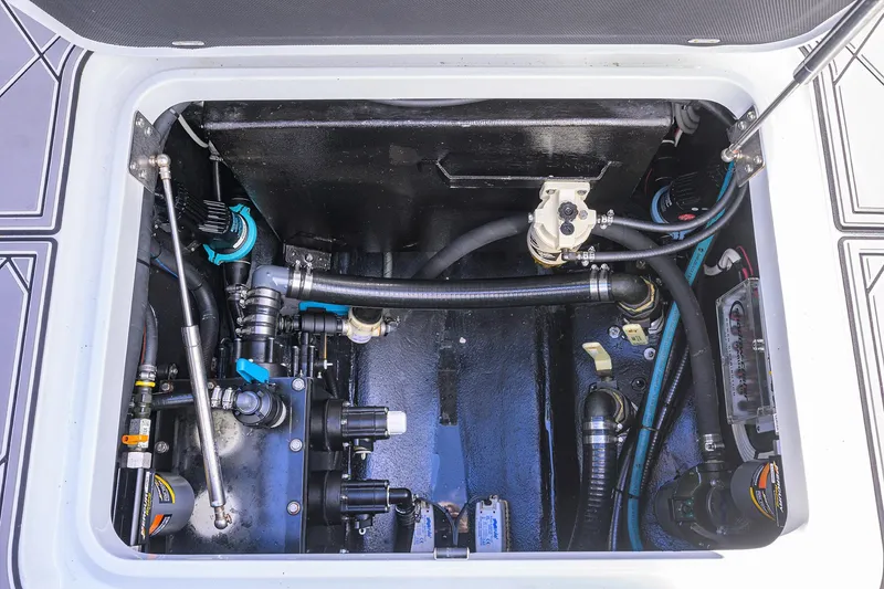 Slide: The Image of Yellowfin 42 Offshore 2021 - 55