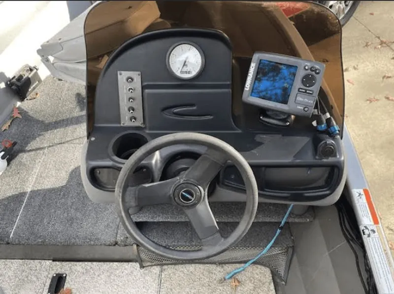 Slide: The Image of Crestliner 16 Kodiak 2014 - 2