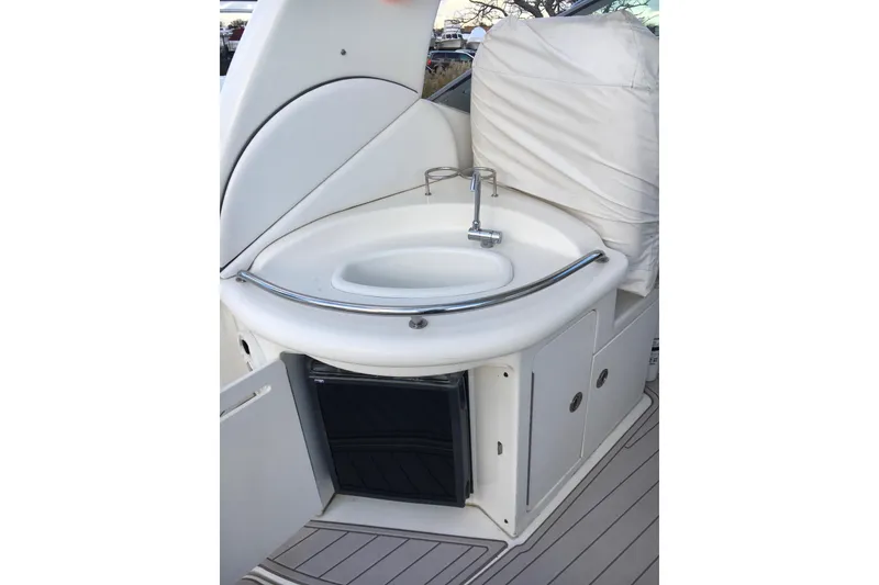 Slide: The Image of 2007 Sea Ray 340 Sundancer boat sink and storage area. - 15