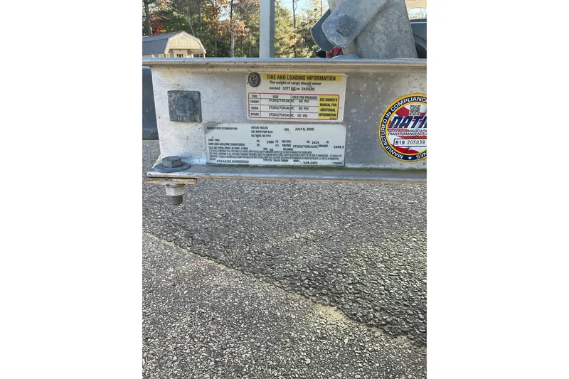 Slide: The Image of Trailer label with tire and loading information for Zodiac Pro 5.5, 2020 model. - 9