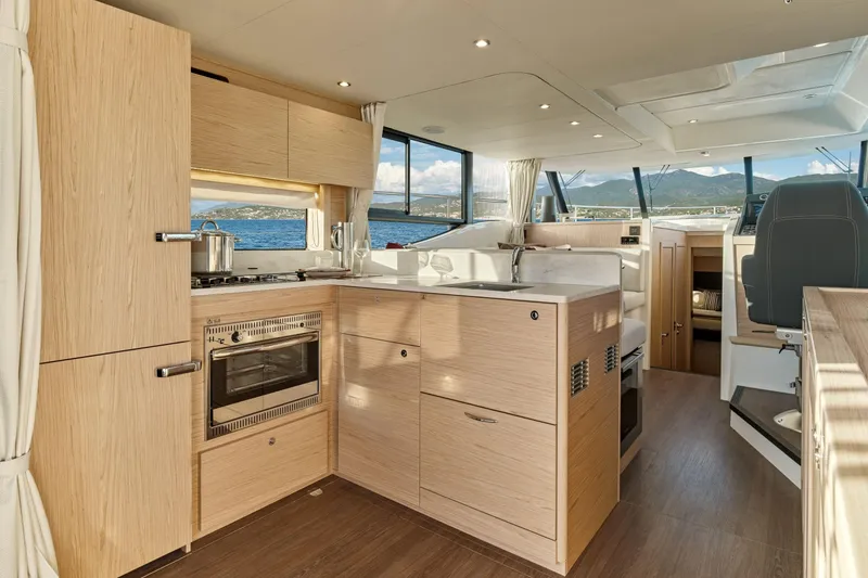 Slide: The Image of Beneteau Swift Trawler 48 2026 - 37