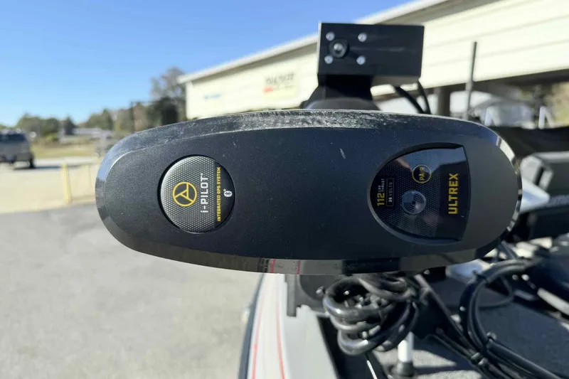 Slide: The Image of Trolling motor with i-Pilot GPS on 2022 Caymas CX20PRO boat. - 14