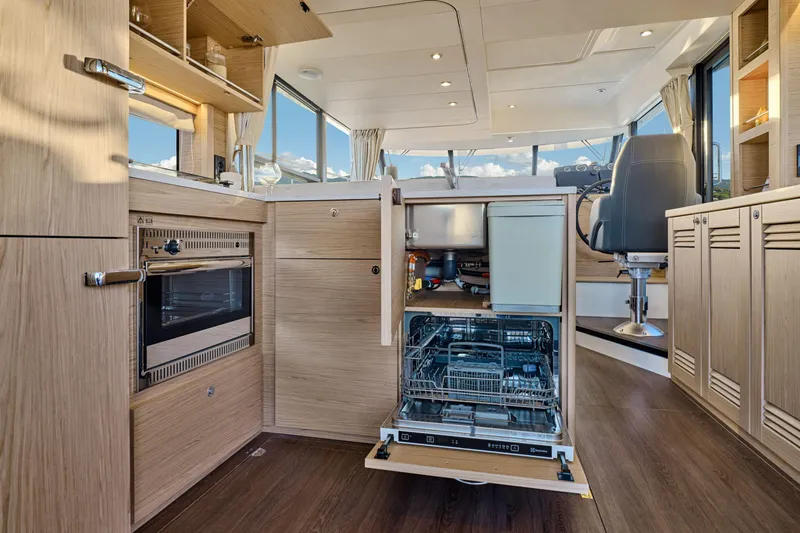 Slide: The Image of Beneteau Swift Trawler 48 2026 - 46