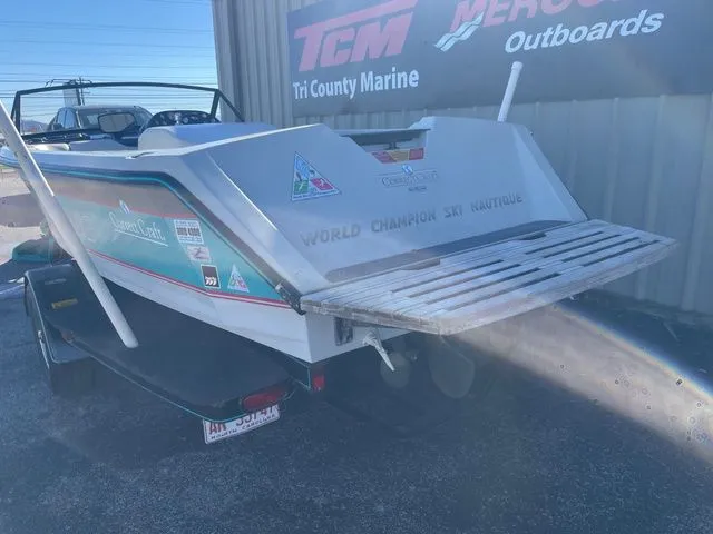 Slide: The Image of Correct Craft Ski Nautique 1990 - 4