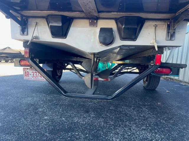 Slide: The Image of Correct Craft Ski Nautique 1990 - 5