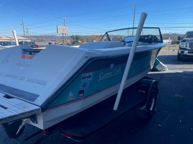 Slide: The Image of Correct Craft Ski Nautique 1990 - 6