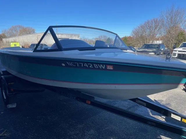 Slide: The Image of Correct Craft Ski Nautique 1990 - 8