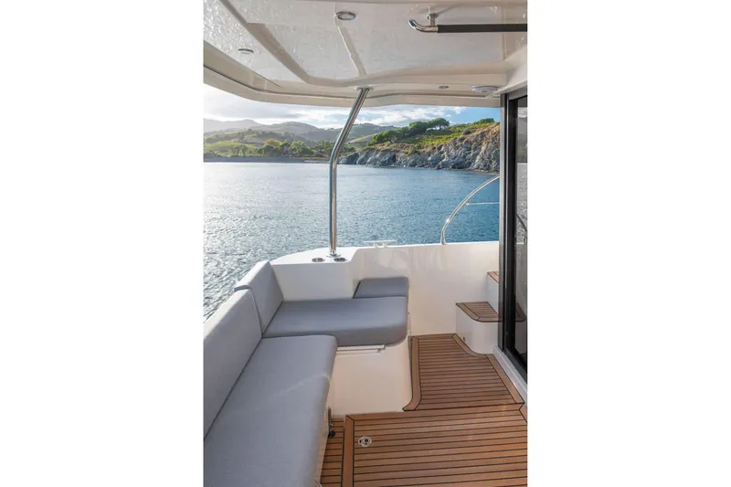 Slide: The Image of Beneteau Swift Trawler 41 Fly 2026 - 36