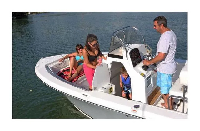 Slide: The Image of Sea Hunt Ultra 196 2017 - 5