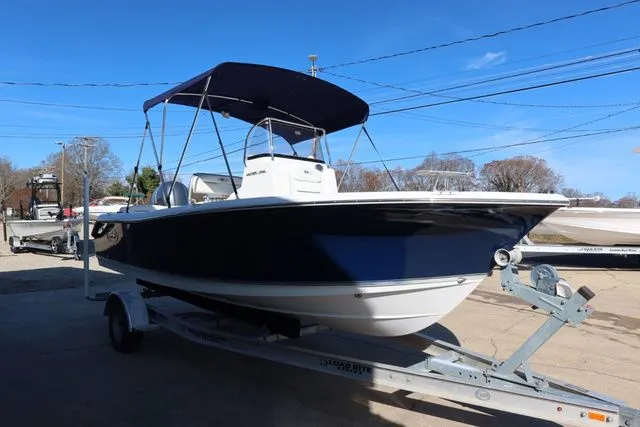 Slide: The Image of Sea Hunt Ultra 196 2017 - 7