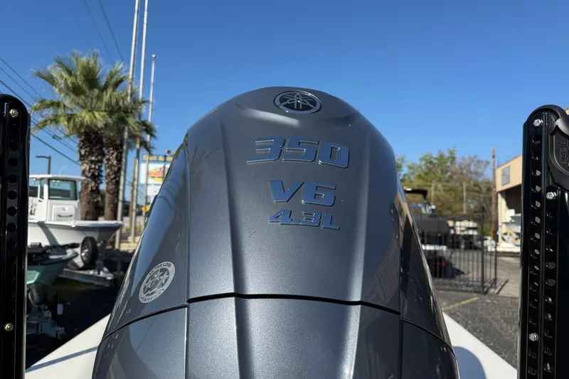 Slide: The Image of 2026 Hewes Redfisher 21 with Yamaha 350 V6 4.3L engine, outdoor display. - 3