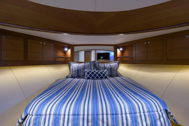 Slide: The Image of Overhead view of 2018 Palm Beach Motor Yachts PB55 on calm water. - 51