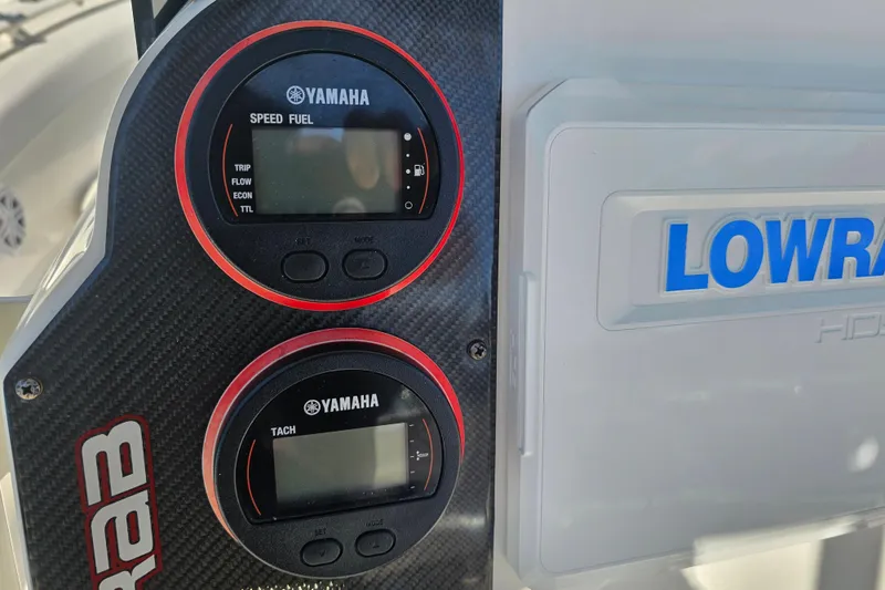 Slide: The Image of 2015 Wellcraft 252 Fisherman boat dashboard with Garmin and Lowrance electronics. - 27