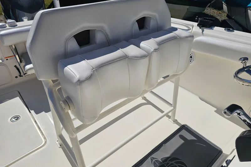 Slide: The Image of Control panel of 2015 Wellcraft 252 Fisherman with Lowrance and Garmin equipment. - 30