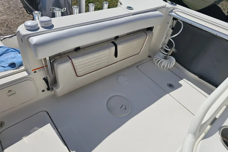 Slide: The Image of 2015 Wellcraft 252 Fisherman with Yamaha 300 outboard engine, docked outdoors. - 34