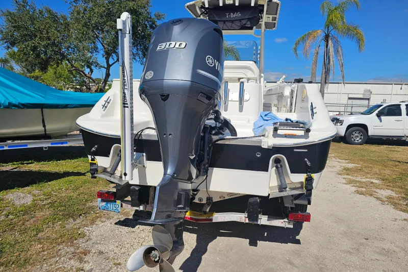 Slide: The Image of 2015 Wellcraft 252 Fisherman boat with Yamaha 300 engine, parked outdoors. - 6